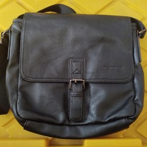 🚨Kenneth Cole Reaction messagenger bag (T10)